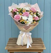 Букет цветов из:  Гвоздики, Орхидеи и Розы в Пересвете