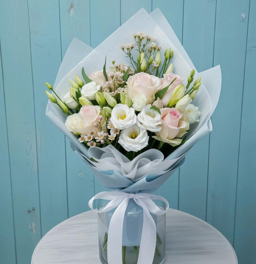 Букет цветов из: Розы и Лизиантусы в Пересвете