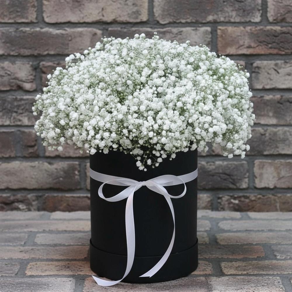 Цветочная композиция из Гипсофила в шляпной коробке в Пересвете