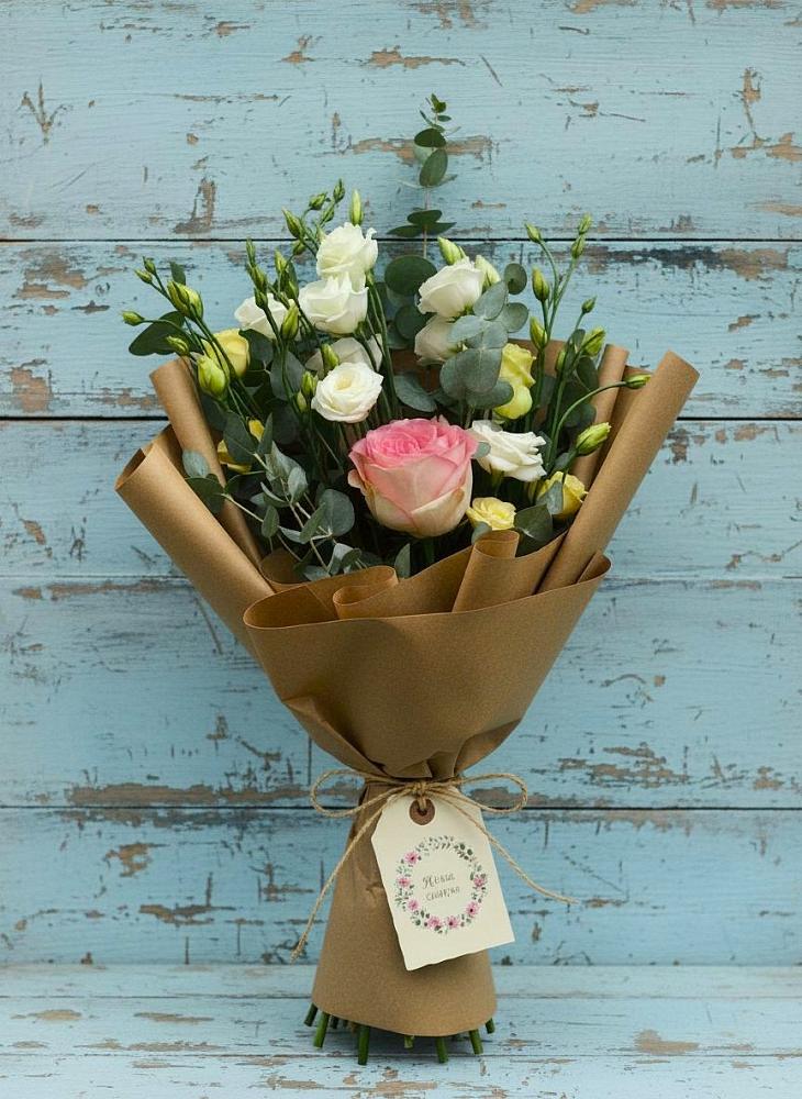 Букет цветов из: Розы и Лизиантусы в Пересвете