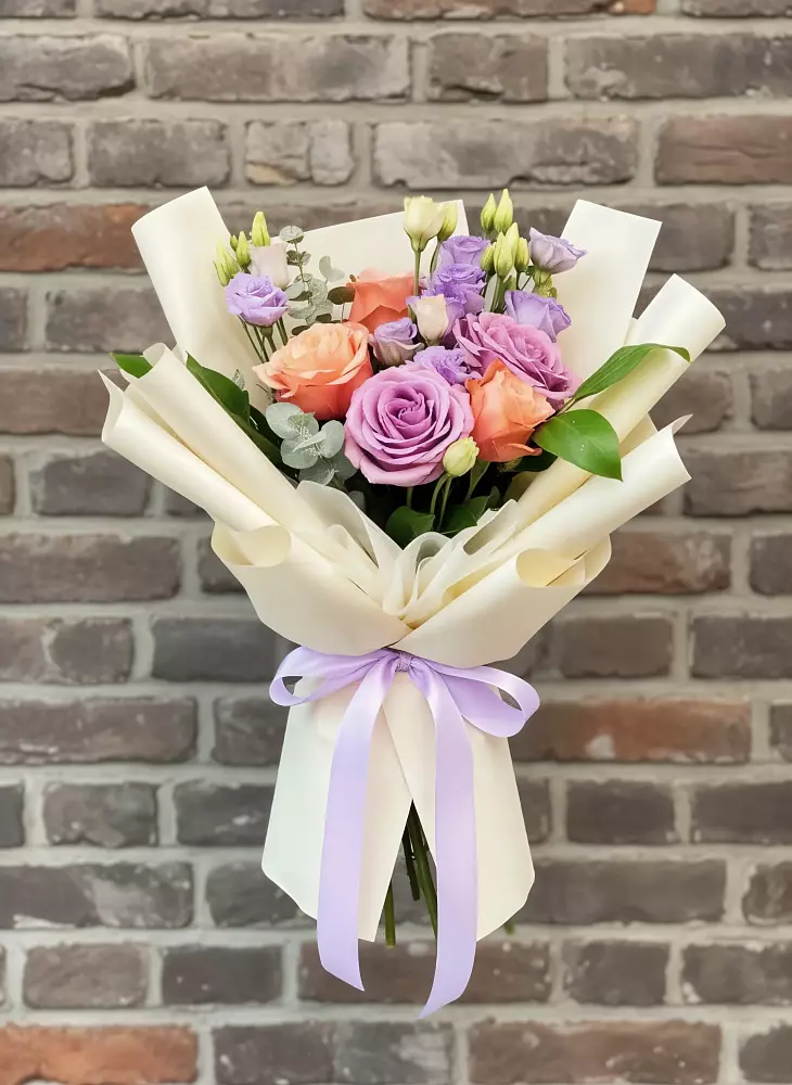 Букет цветов из: Лизиантусы и Розы в Пересвете