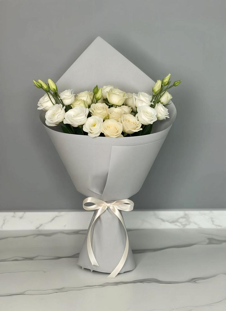 Букет цветов из: Розы и Лизиантусы в Пересвете