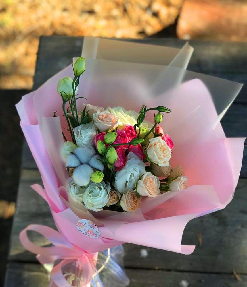 Букет цветов из: Розы и Лизиантусы в Пересвете