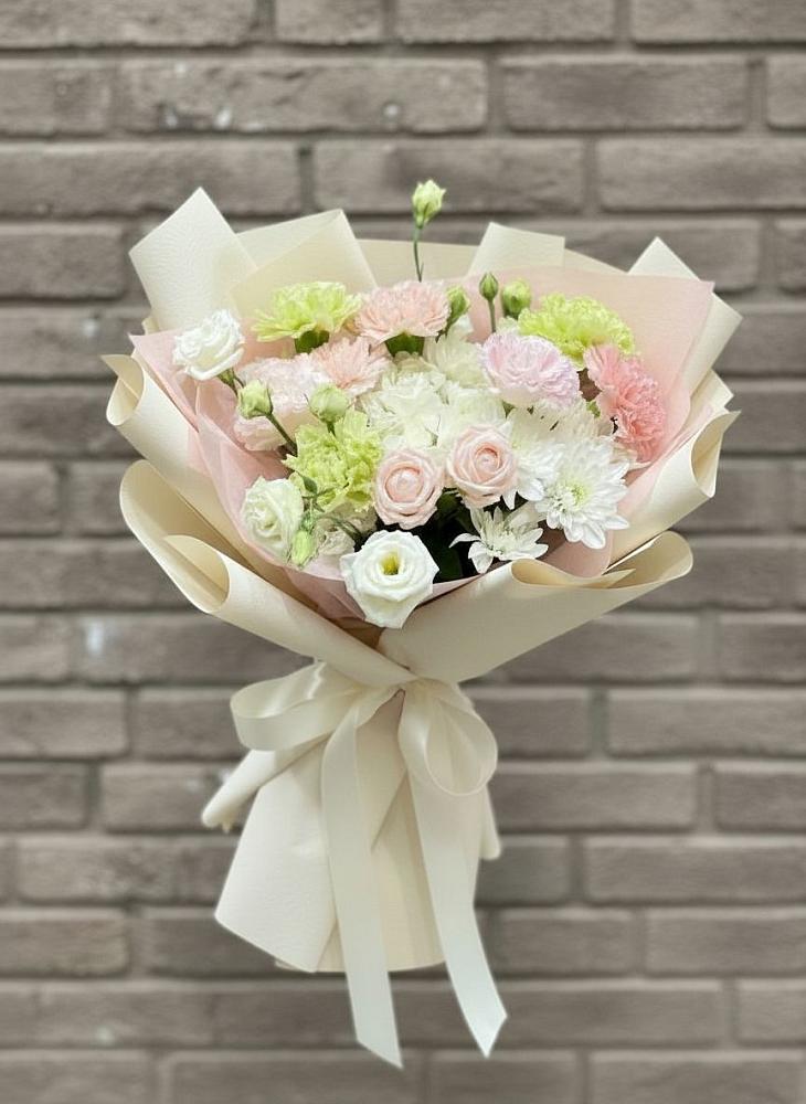 Букет цветов из: Гвоздики, Розы, Лизиантусы и Хризантемы в Пересвете