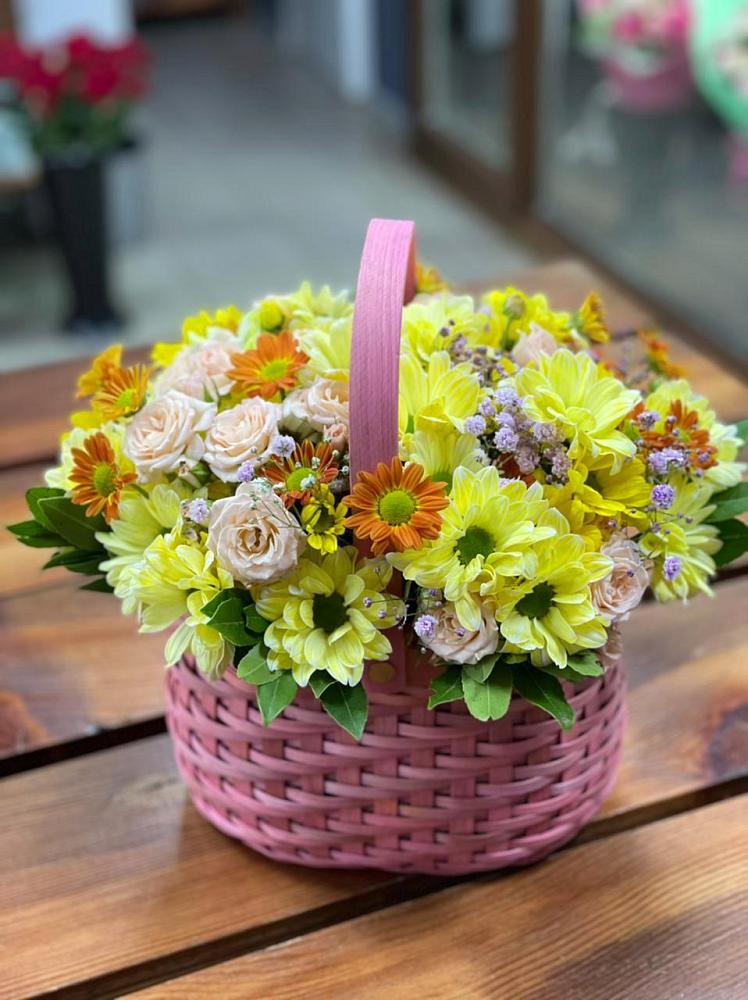 Цветочная композиция из Хризантемы и Розы в корзине в Пересвете