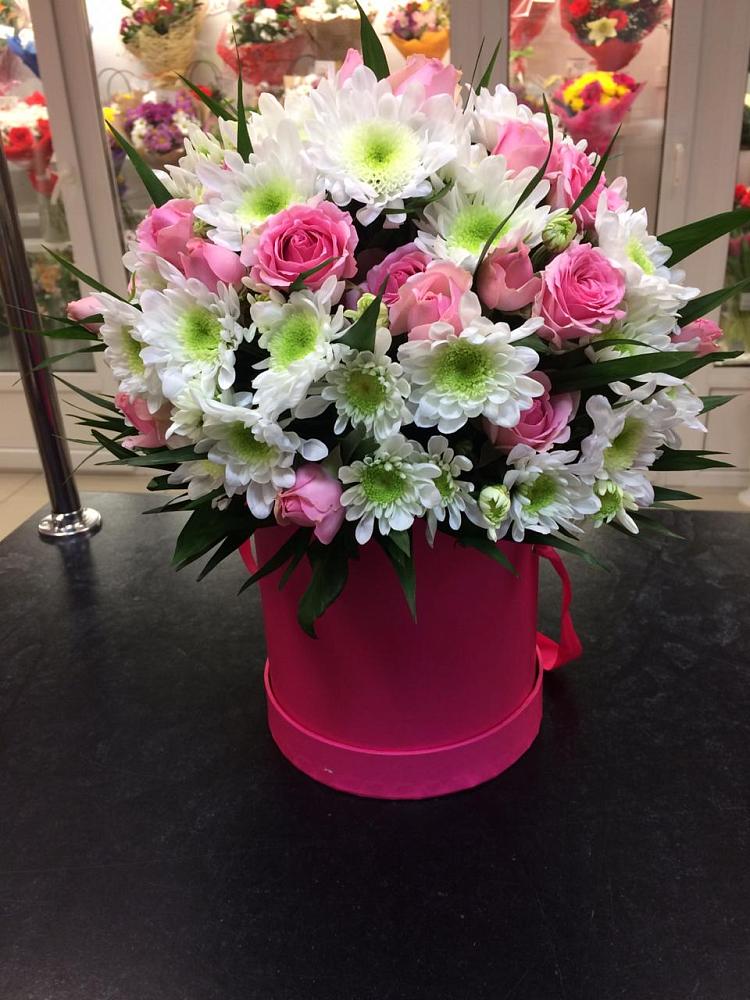 Цветочная композиция из Розы и Хризантемы в шляпной коробке в Пересвете