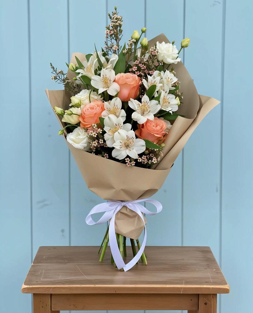 Букет цветов из: Альстромерии, Лизиантусы, Розы и Хризантемы в Пересвете