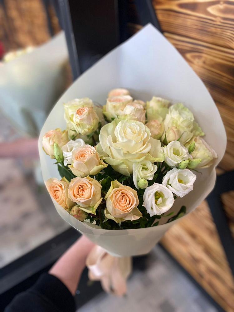 Букет цветов из: Розы и Лизиантусы в Пересвете