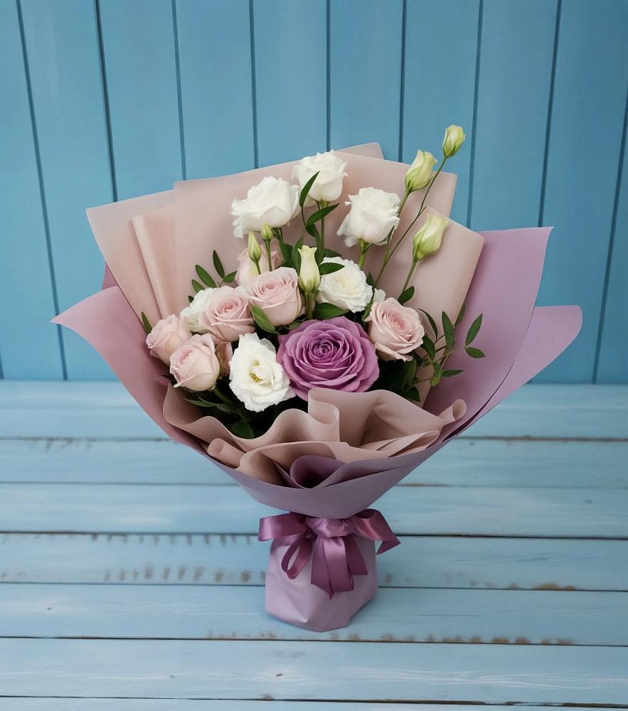 Букет цветов из: Розы и Лизиантусы в Пересвете